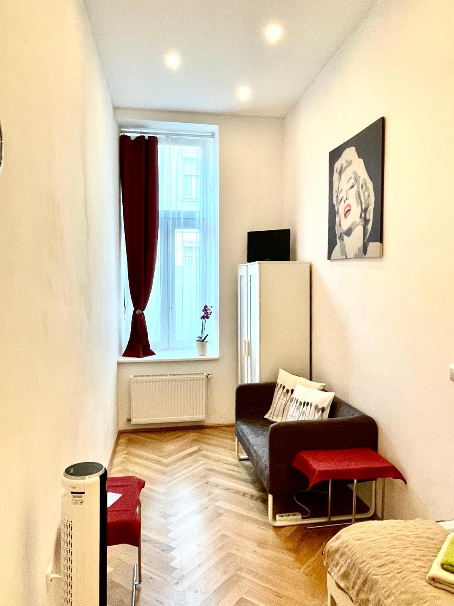 Private Place With A Soul * Wien